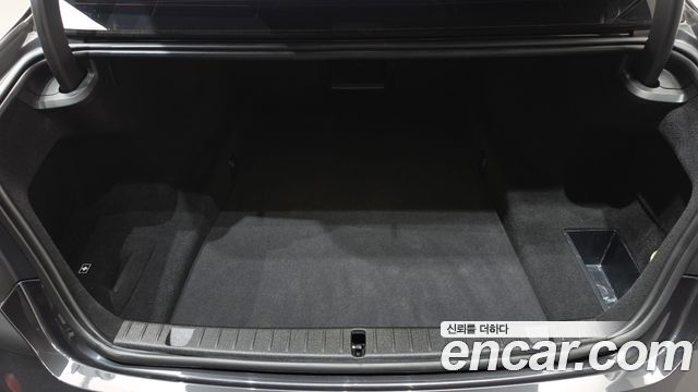 BMW 7-Series 2018 — photo 27
