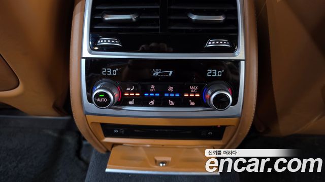 BMW 7-Series 2018 — photo 31