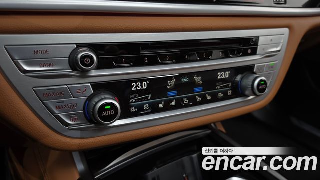 BMW 7-Series 2018 — photo 35