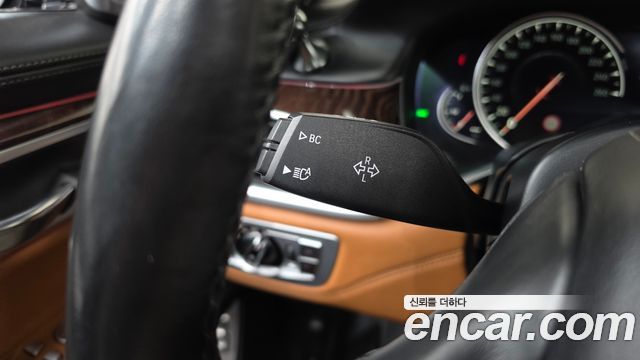 BMW 7-Series 2018 — photo 36