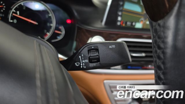 BMW 7-Series 2018 — photo 37