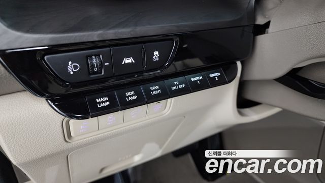 Kia Canival 2023 — photo 28