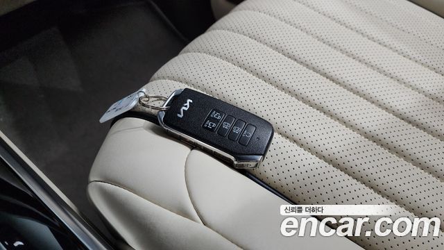 Kia Canival 2023 — photo 33