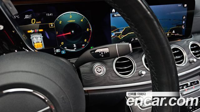 Mercedes-Benz E-Class 2021 — photo 12