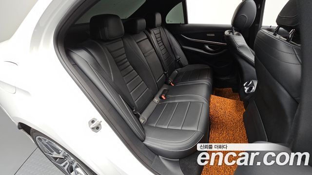 Mercedes-Benz E-Class 2021 — photo 17