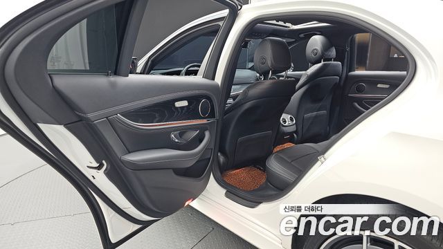 Mercedes-Benz E-Class 2021 — photo 18
