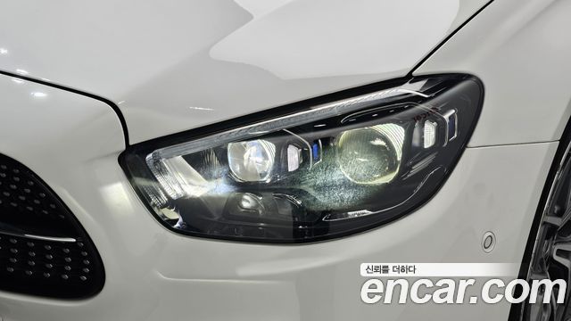 Mercedes-Benz E-Class 2021 — photo 8