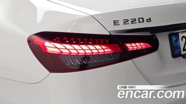 Mercedes-Benz E-Class 2021 — photo 9