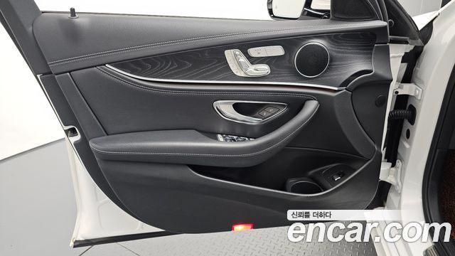 Mercedes-Benz E-Class 2021 — photo 14