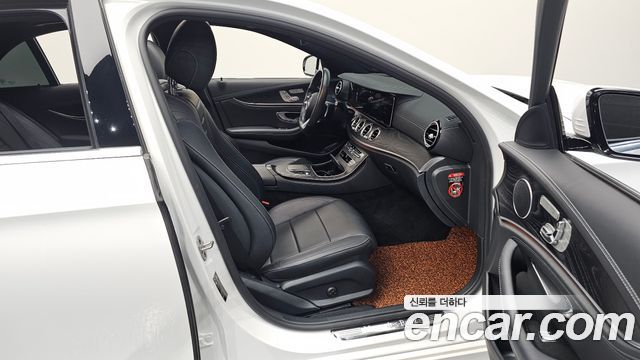 Mercedes-Benz E-Class 2021 — photo 16