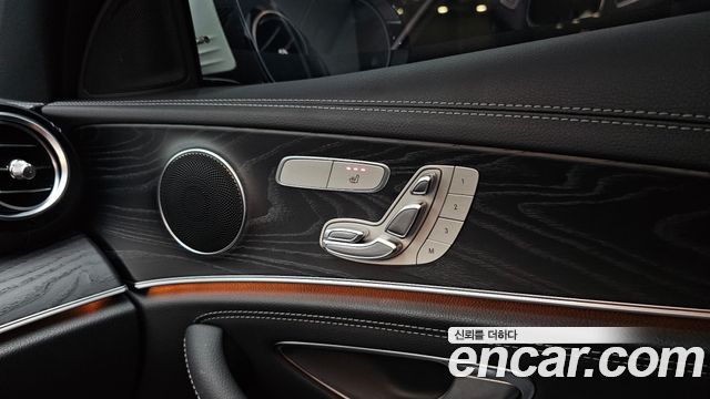 Mercedes-Benz E-Class 2021 — photo 29