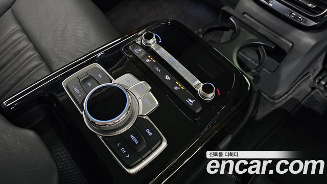 Genesis G90 2019 — photo 24