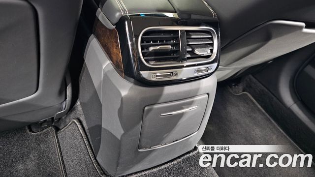 Genesis G90 2019 — photo 25