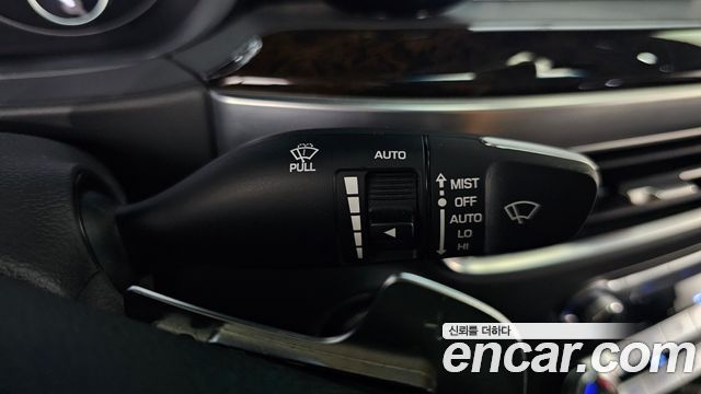 Genesis G90 2019 — photo 29