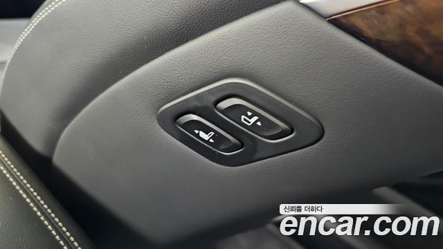 Genesis G90 2019 — photo 32