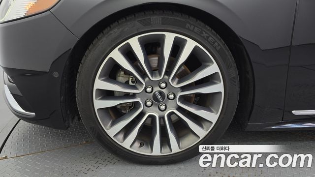 Lincoln Continental 2019 — photo 5