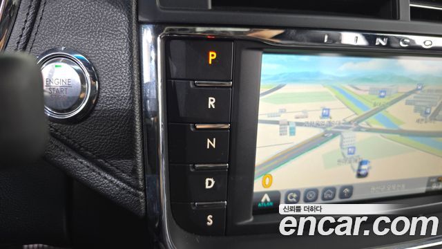 Lincoln Continental 2019 — photo 12
