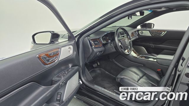 Lincoln Continental 2019 — photo 13