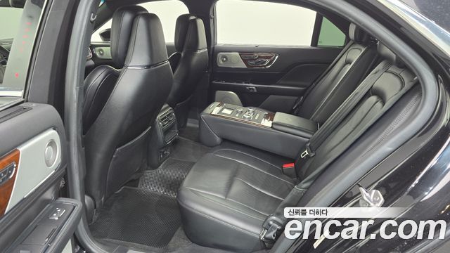 Lincoln Continental 2019 — photo 17