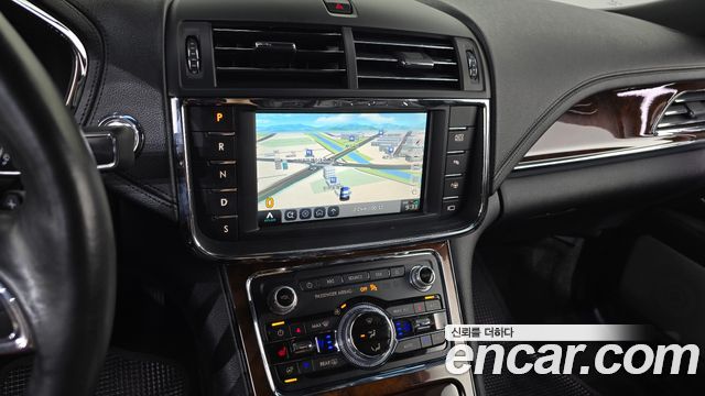 Lincoln Continental 2019 — photo 18