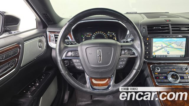 Lincoln Continental 2019 — photo 19