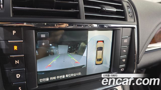 Lincoln Continental 2019 — photo 20