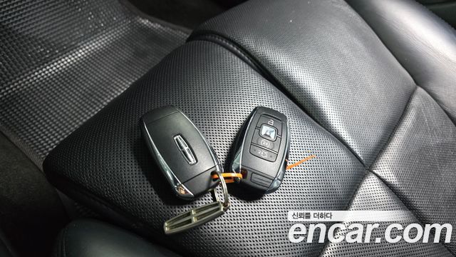 Lincoln Continental 2019 — photo 21