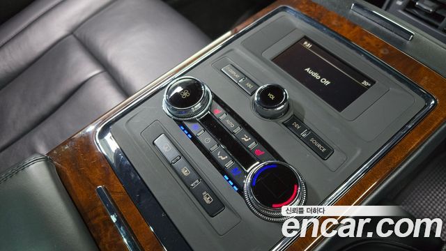 Lincoln Continental 2019 — photo 22