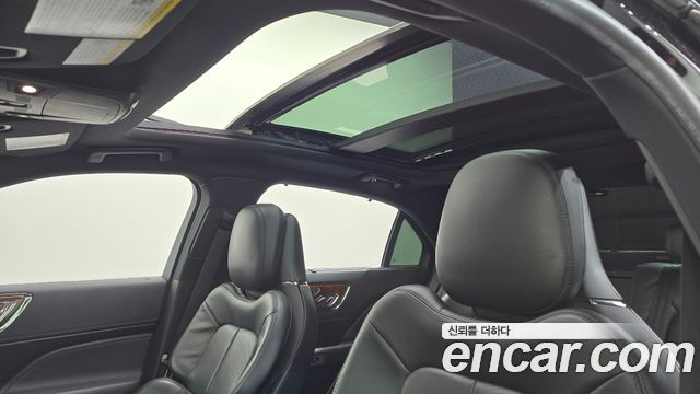 Lincoln Continental 2019 — photo 23