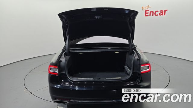 Lincoln Continental 2019 — photo 25