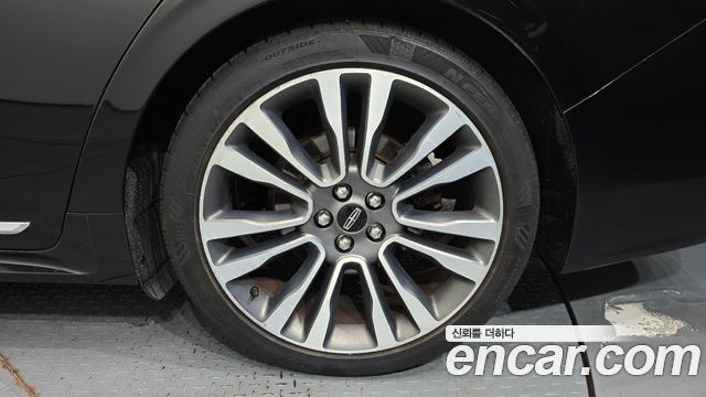 Lincoln Continental 2019 — photo 7