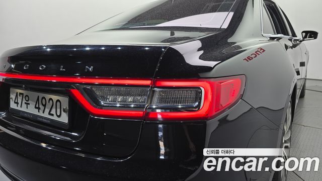 Lincoln Continental 2019 — photo 9