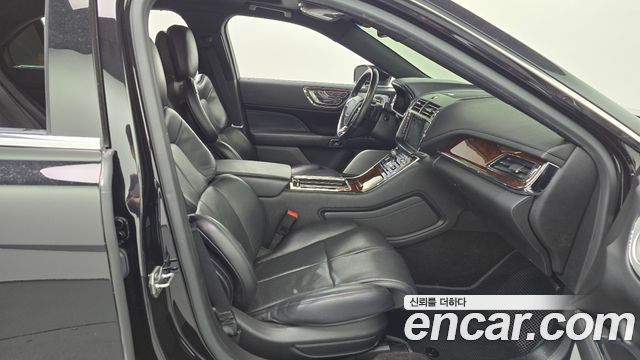 Lincoln Continental 2019 — photo 16