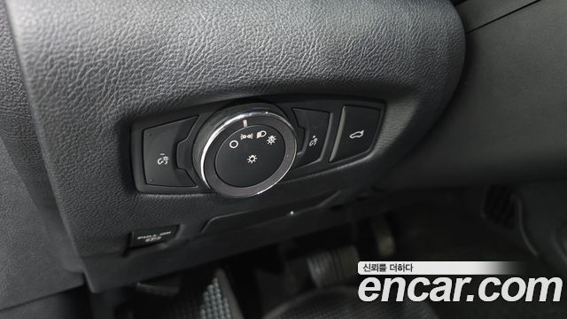 Lincoln Continental 2019 — photo 28