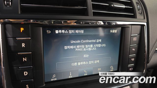 Lincoln Continental 2019 — photo 34