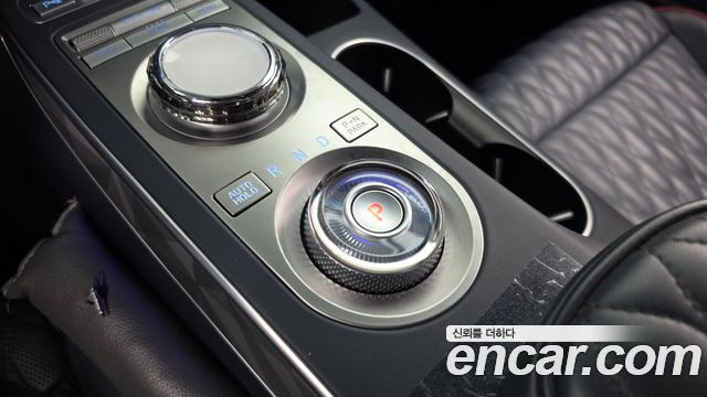 Genesis GV70 2023 — photo 9