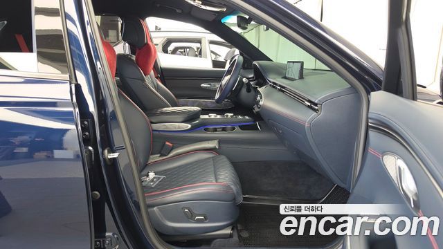 Genesis GV70 2023 — photo 11