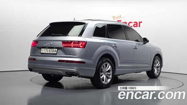 Audi Q7 2019 — photo 2