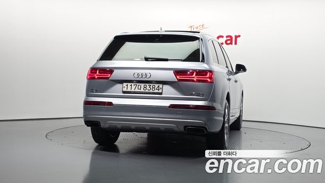 Audi Q7 2019 — photo 4