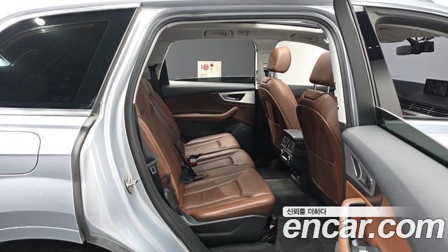 Audi Q7 2019 — photo 17