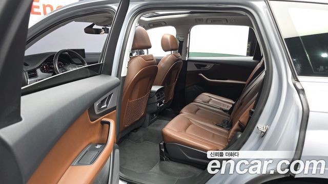 Audi Q7 2019 — photo 18