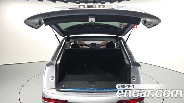 Audi Q7 2019 — photo 26