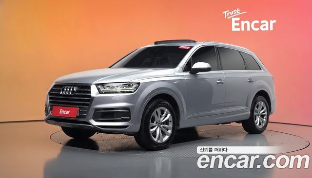 Audi Q7 2019 — photo 1