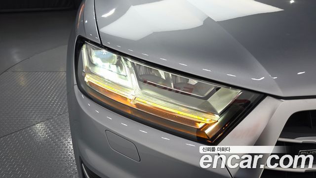 Audi Q7 2019 — photo 8