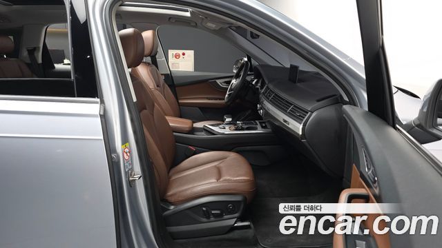 Audi Q7 2019 — photo 16