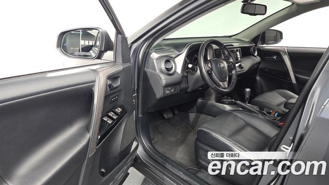 Toyota RAV4 2017 — photo 10