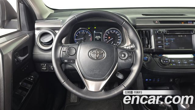 Toyota RAV4 2017 — photo 14