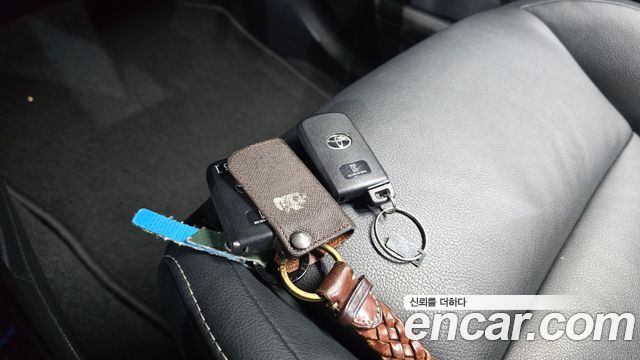 Toyota RAV4 2017 — photo 16