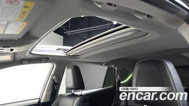 Toyota RAV4 2017 — photo 17