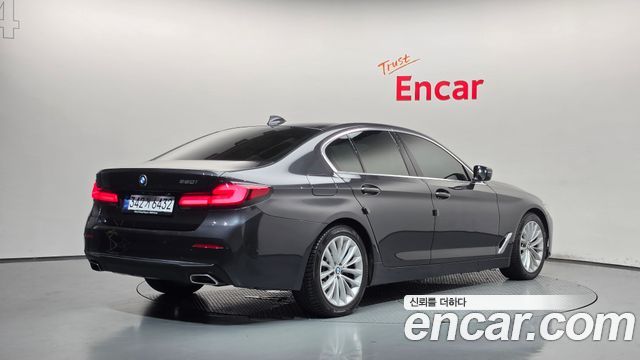 BMW 5-Series 2021 — photo 2